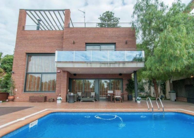 €1 390 000 · Вилла · 368 м² · Castelldefels — Noticasa