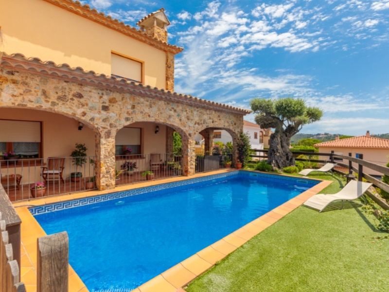 €598 000 · Вилла · 274 м² · Blanes — Noticasa