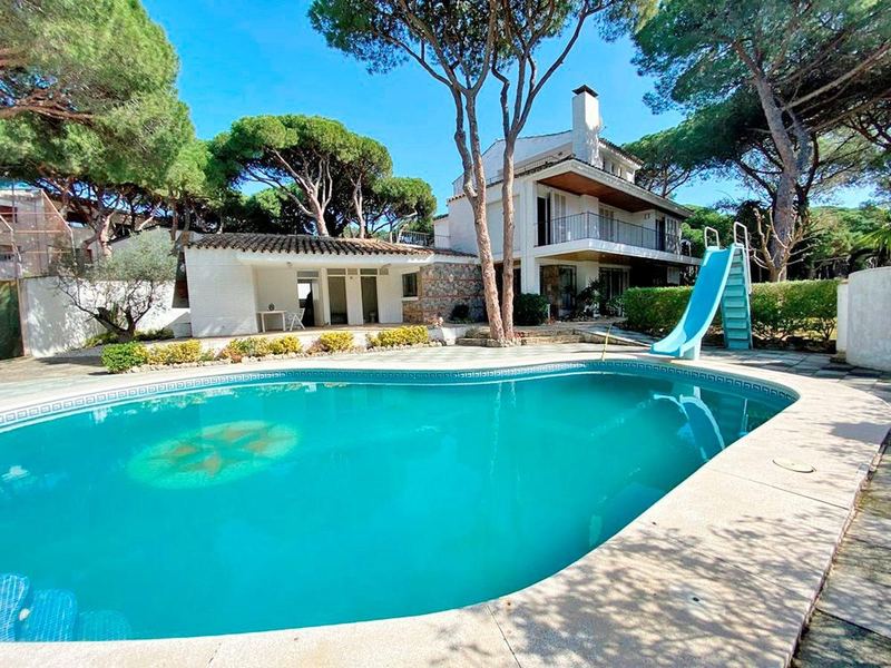€1 650 000 · Вилла · 248 м² · Castelldefels — Noticasa