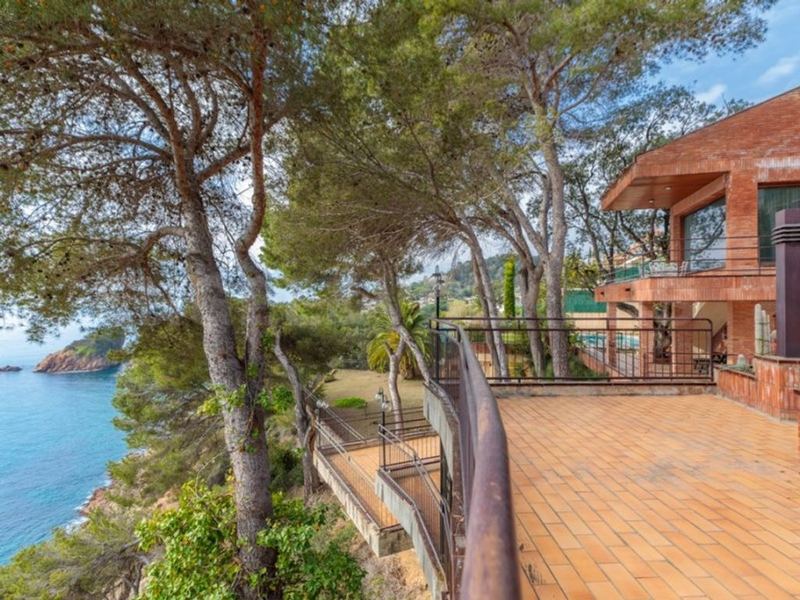 €3 550 000 · Вилла · 658 м² · Blanes — Noticasa