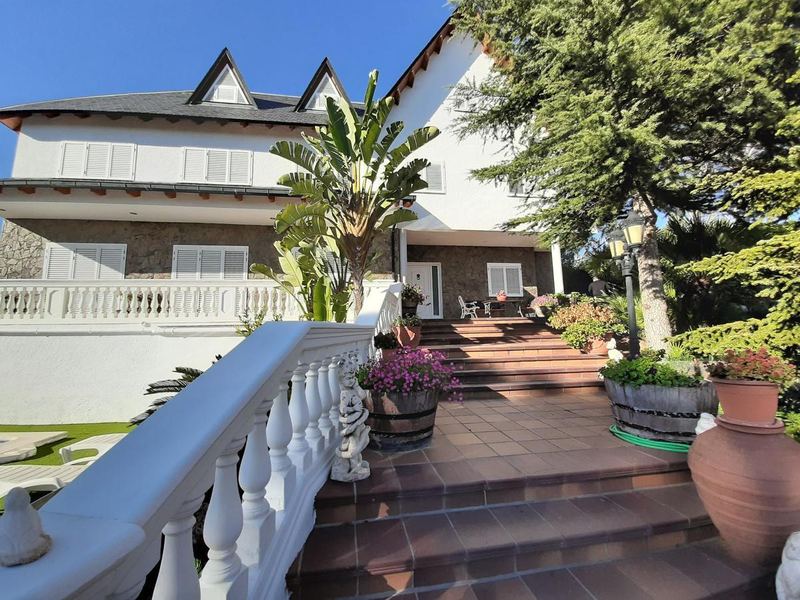 €995 000 · Вилла · 465 м² · Гава — Noticasa — фото 2
