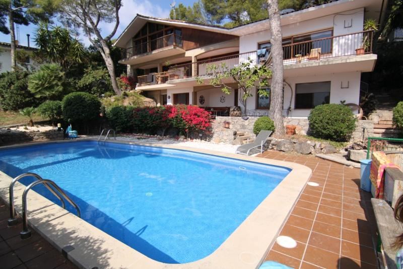 €1 550 000 · Вилла · 450 м² · Castelldefels — Noticasa