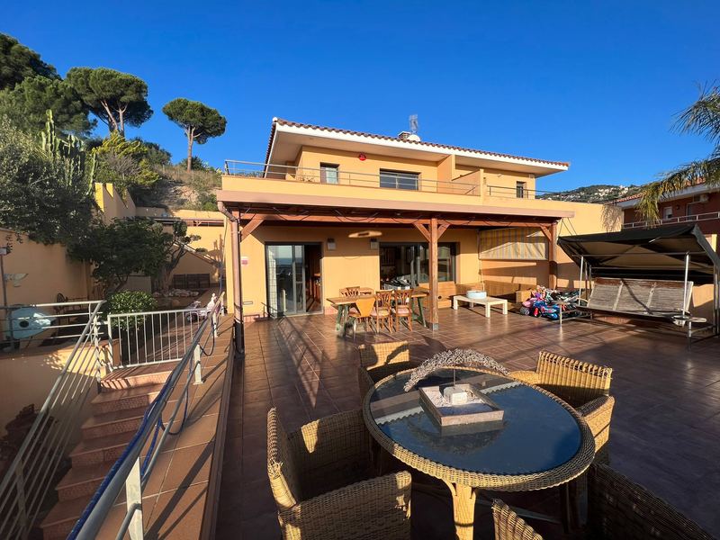 €650 000 · Вилла · 283 м² · Calella — Noticasa