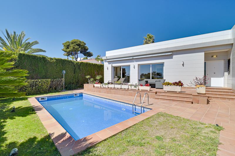 €960 000 · Вилла · 224 м² · Lloret de Mar — Noticasa