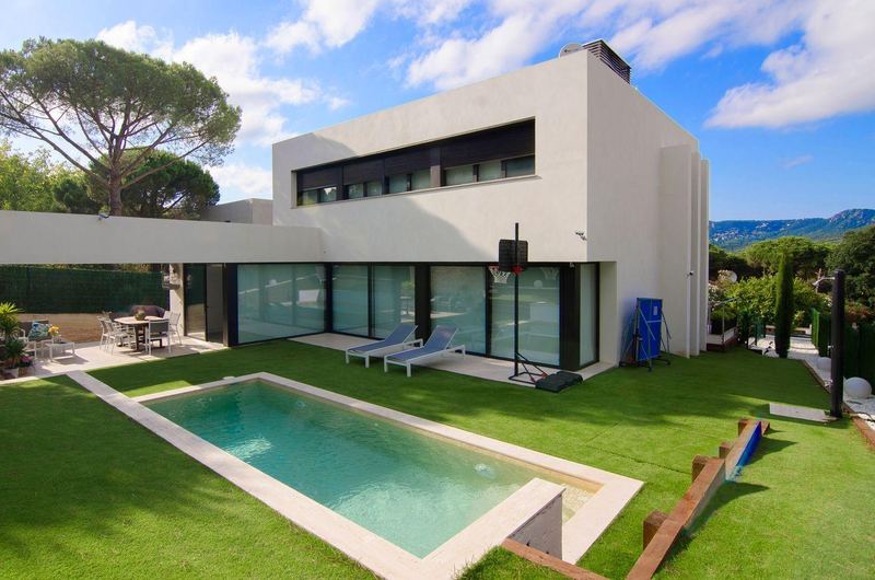€1 090 000 · Вилла · 370 м² · Santa Cristina de Aro — Noticasa