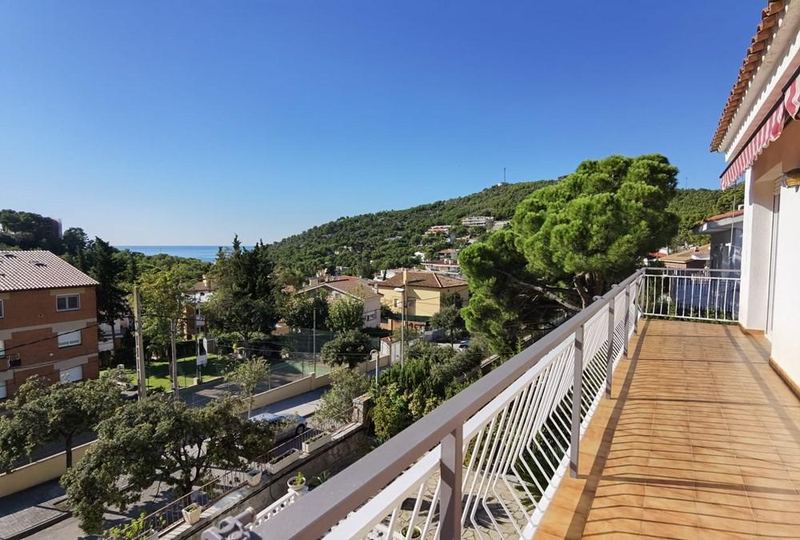 €890 000 · Вилла · 308 м² · Castelldefels — Noticasa