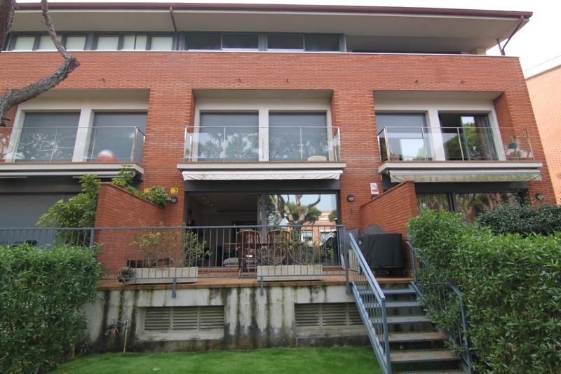 €1 300 000 · Вилла · 240 м² · Gava Mar — Noticasa