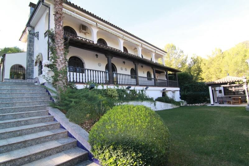 €1 400 000 · Вилла · 500 м² · Castelldefels — Noticasa