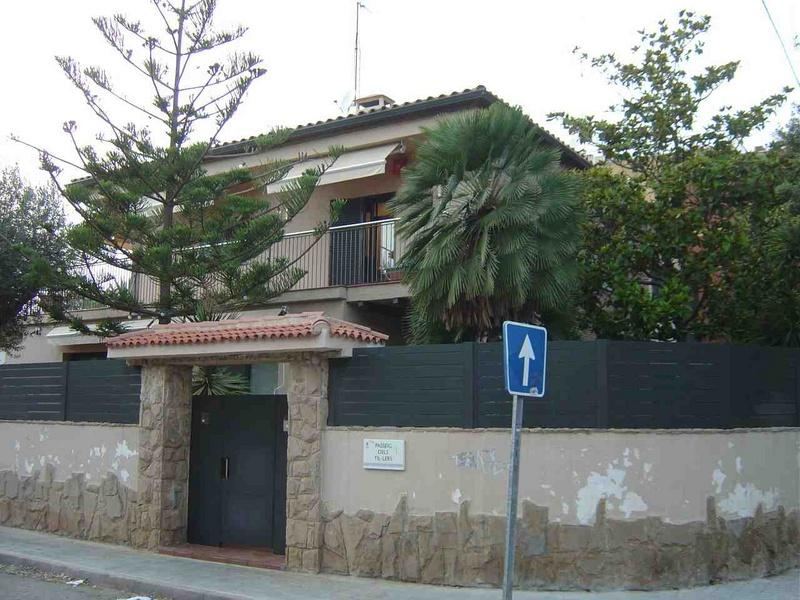 €1 650 000 · Вилла · 340 м² · Castelldefels — Noticasa