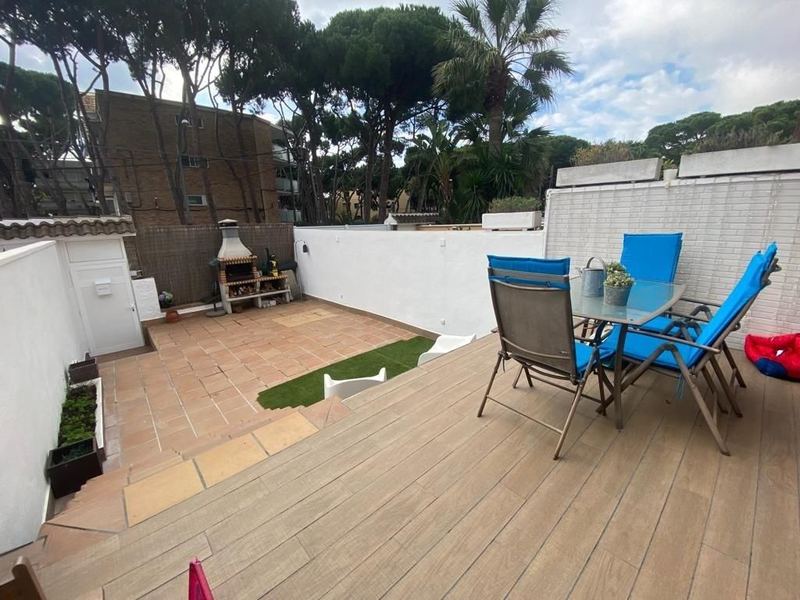 €735 000 · Таунхаус · 163 м² · Barcelona. Surroundings — Noticasa