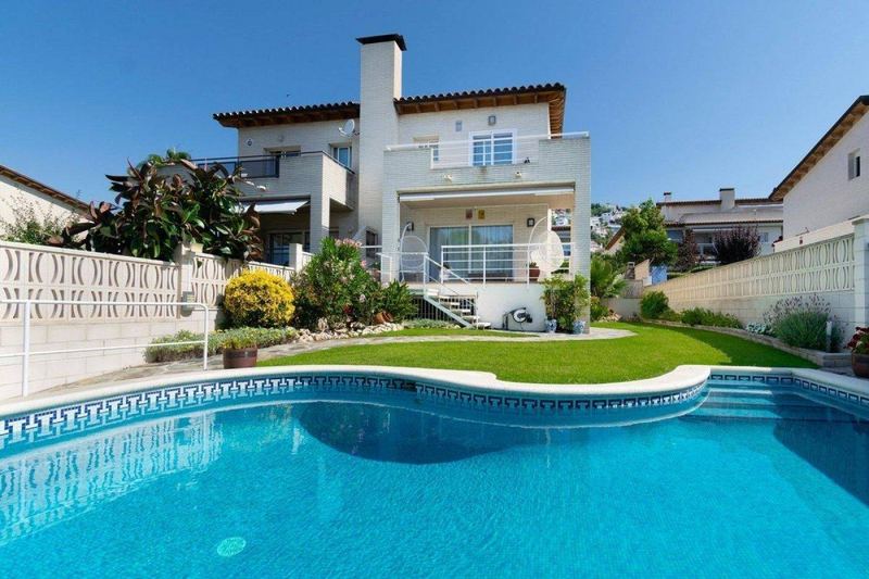 €825 000 · Таунхаус · 289 м² · Sitges — Noticasa