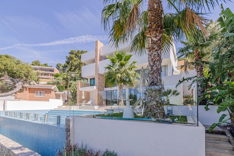 €3 900 000 · Вилла · 740 м² · Castelldefels — Noticasa