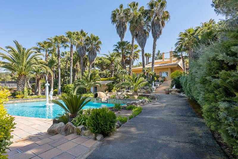 Цена по запросу · Вилла · 519 м² · Lloret de Mar — Noticasa