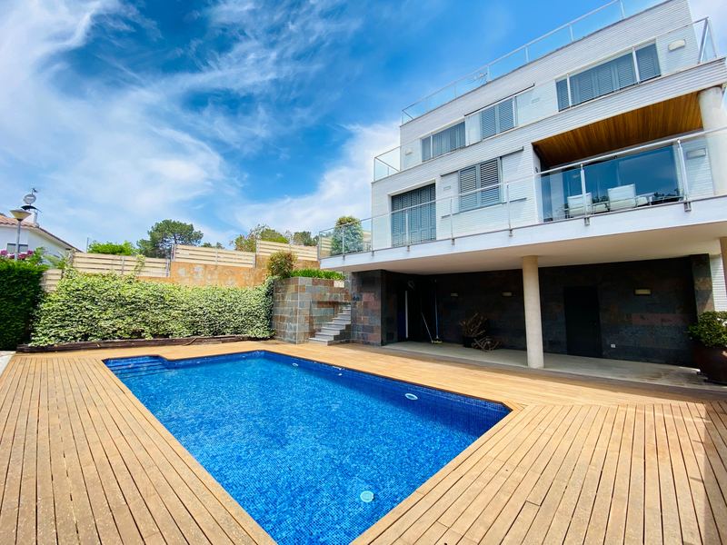 €995 000 · Вилла · 245 м² · Lloret de Mar — Noticasa