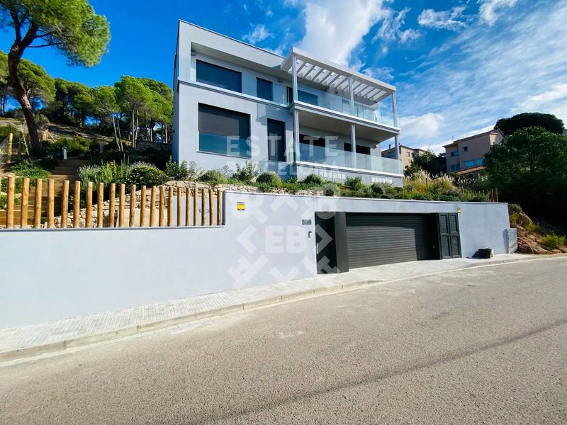 €869 500 · Вилла · 340 м² · Lloret de Mar — Noticasa