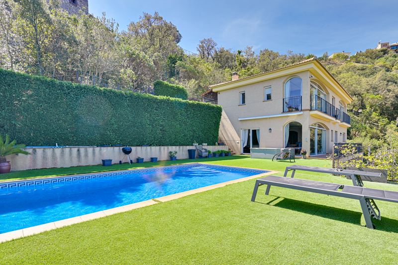 €1 300 000 · Вилла · 447 м² · Platja d'aro — Noticasa
