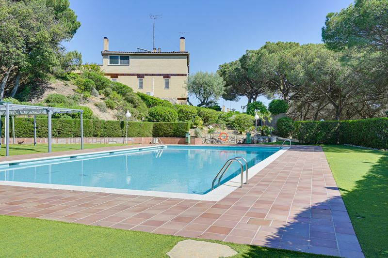 €565 000 · Таунхаус · 245 м² · Mataro — Noticasa
