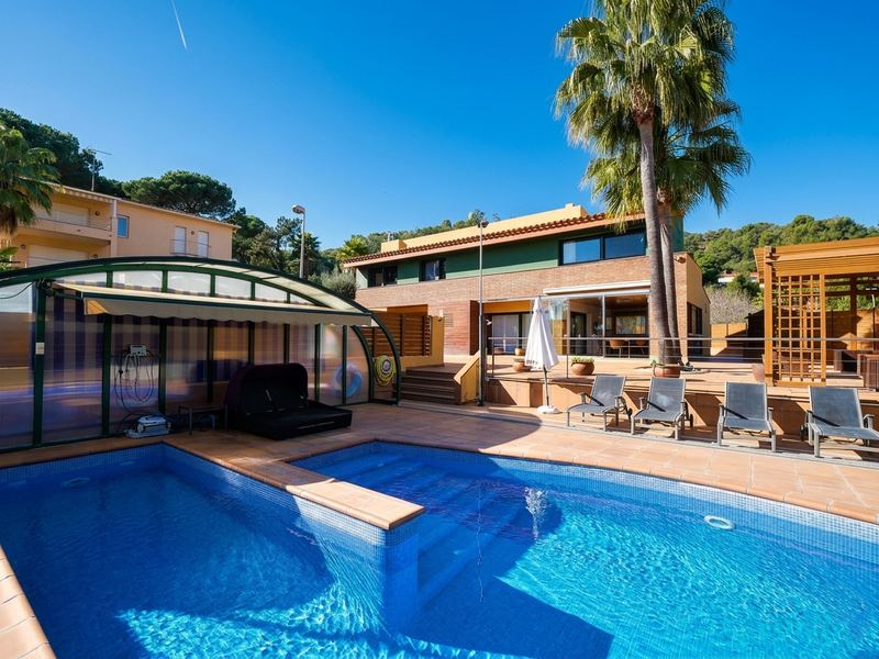 €955 000 · Вилла · 330 м² · Blanes — Noticasa