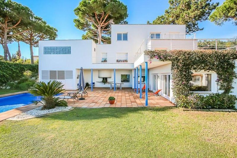 €975 000 · Вилла · 350 м² · Бланес — Noticasa — фото 2
