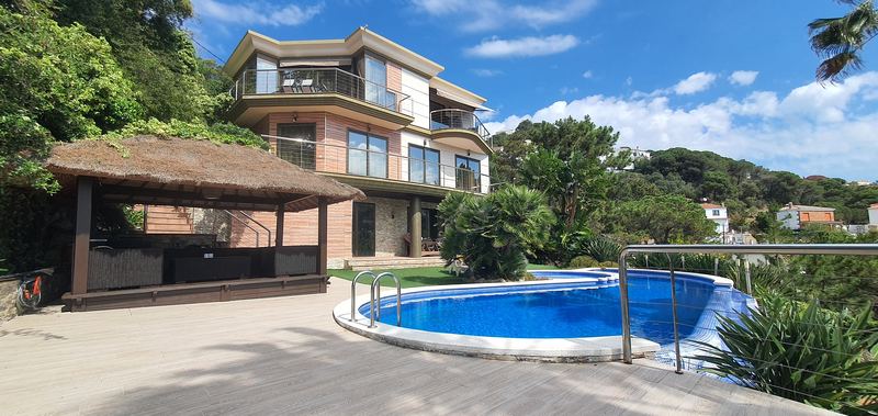 €1 590 000 · Вилла · 360 м² · Lloret de Mar — Noticasa