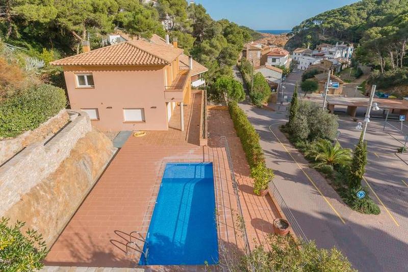 €1 275 000 · Вилла · 300 м² · Begur — Noticasa