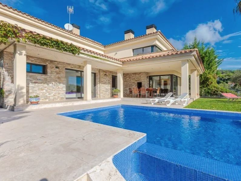 €1 250 000 · Вилла · 300 м² · Lloret de Mar — Noticasa