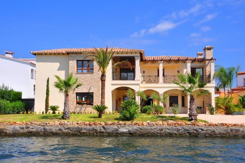€1 990 000 · Вилла · 546 м² · Empuriabrava — Noticasa