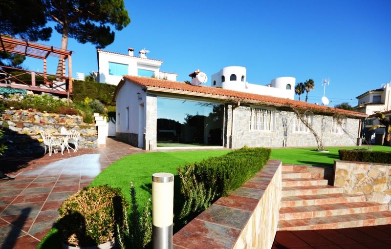 €689 000 · Вилла · 216 м² · Lloret de Mar — Noticasa