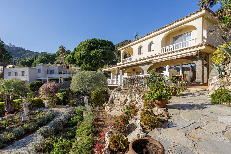 €1 250 000 · Вилла · 455 м² · Blanes — Noticasa