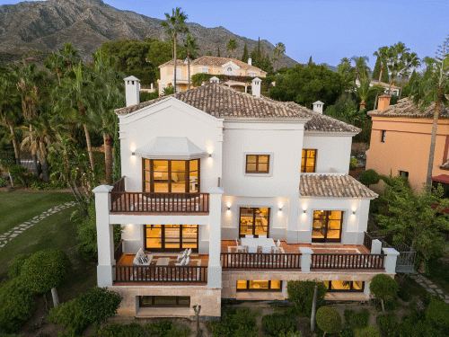 €2 600 000 · Таунхаус · 624 м² · Estepona — Noticasa