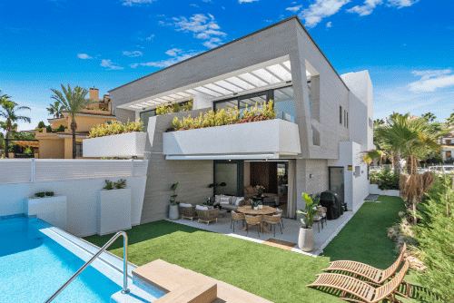 €2 395 000 · Таунхаус · 265 м² · Marbella — Noticasa