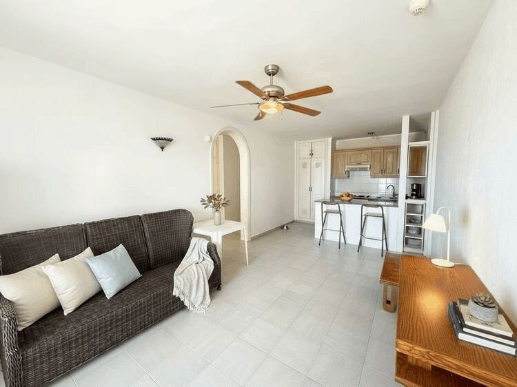 €381 600 · Таунхаус · 80 м² · San Eugenio — Noticasa