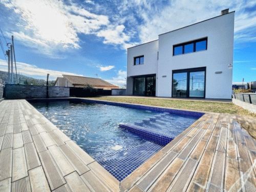 €595 000 · Вилла · 230 м² · Barcelona — Noticasa